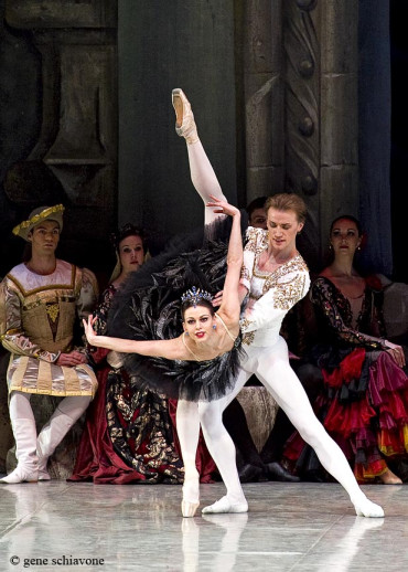 anastasia-and-denis-matvienko-in-swan-lake-with-the-national-ballet-of-ukraina-31