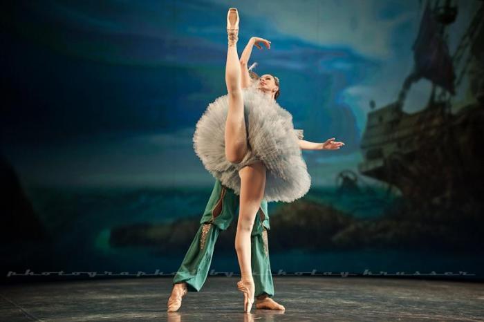 anastasia-and-denis-matvienko-in-le-corsaire-1