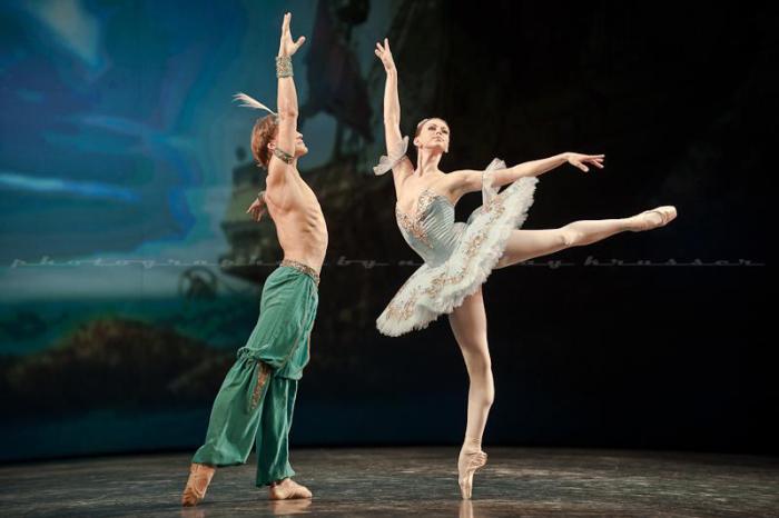 anastasia-and-denis-matvienko-in-le-corsaire-6